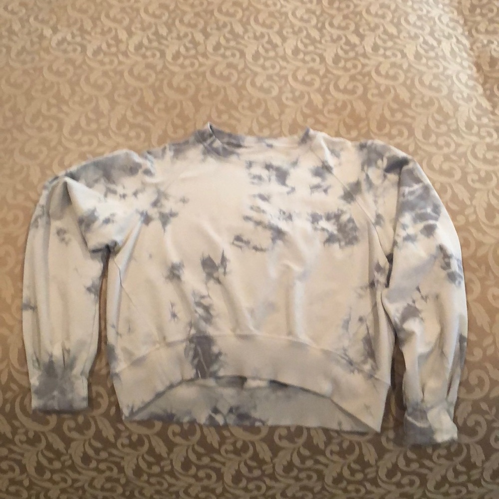 Lululemon sweatshirt